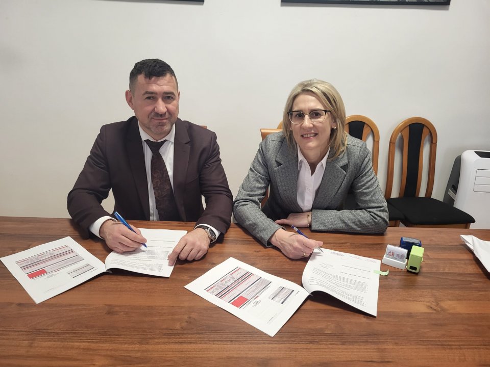 - bus-1.jpg - bus-1.jpg